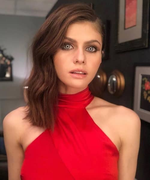 Alexandra Daddario red dress photo