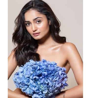 Tridha Choudhury ashram cast