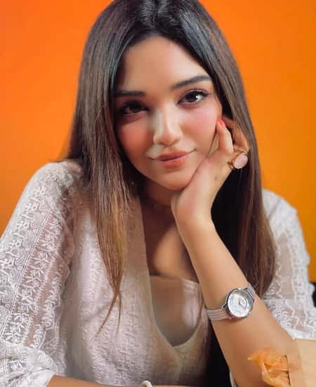 romaisa khan family instagram
